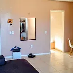 1 Quartos com banheiro demais espaços compartilhados